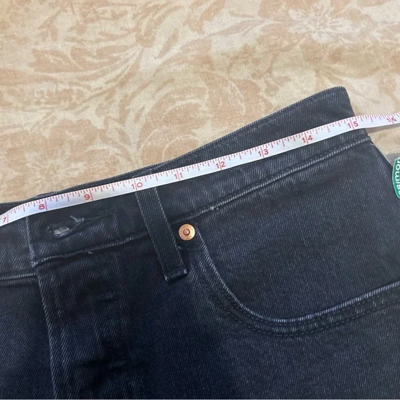 Levi's Ribcage Shorts - Picture 7 of 10